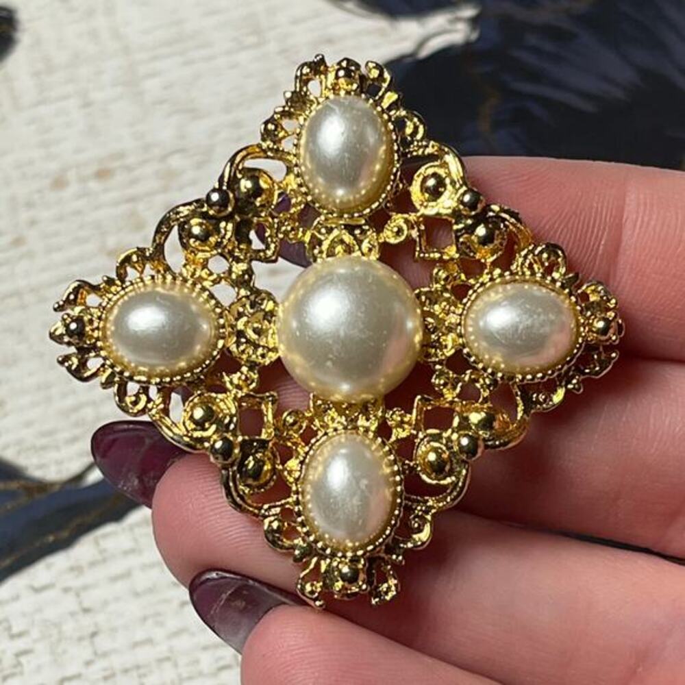 Vintage Regal Gold Tone Brooch with Faux Pearls